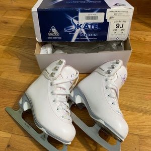 Jackson ice skate girl 9J